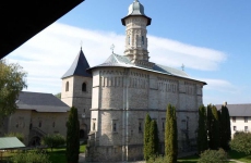 2.-Manastirea-Dragomirna