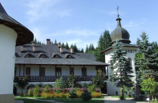 24-Manastirea-Sihastria